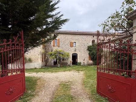 la tâche. propriété de 361 m² sur une parcelle de 2 ha