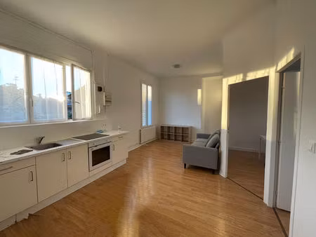 33800 bordeaux - appartement de type t2 bis à louer