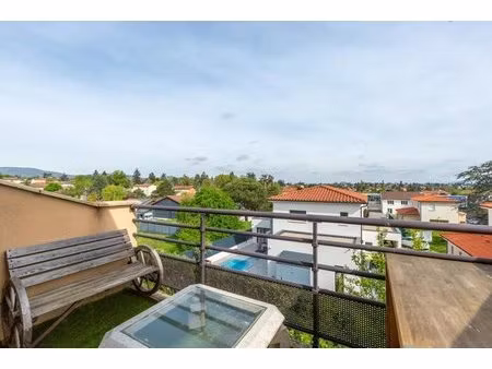 t3 atypique à deux pas du cœur de craponne !