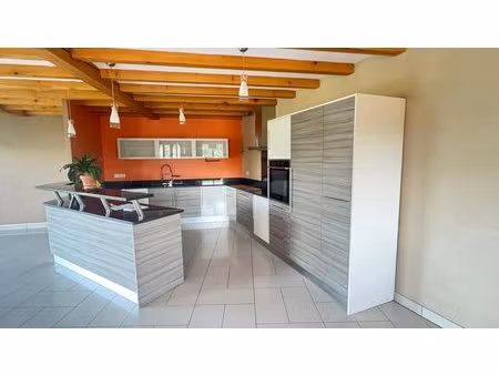 maison en pierres de 139 m² à najac