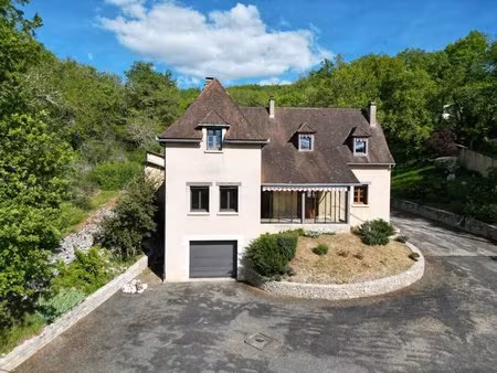 maison de 5 pièces de 173 m² à souillac