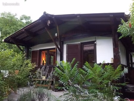 petit chalet sur terrain arboré de 1200m²