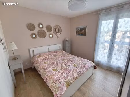 ? beau t3 rénové – dernier étage – résidence calme avec espaces verts