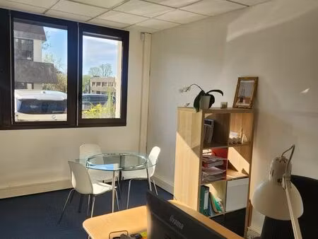 bureau à louer 13 5 m² - tassin