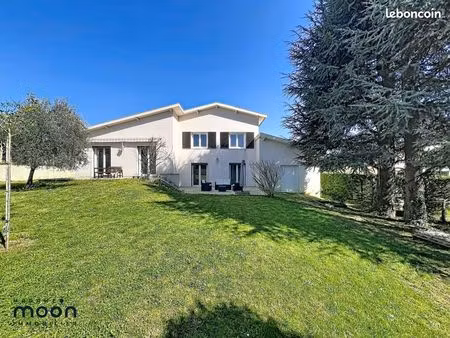 villa 6 pièces 162 m²