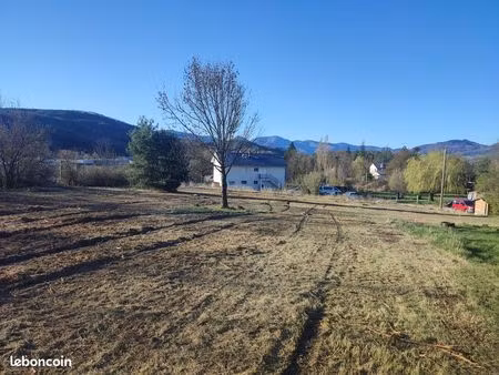 terrain constructible de 1450 m2