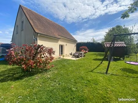 maison avec 4 chambres avec jardin  garage et poêle récent