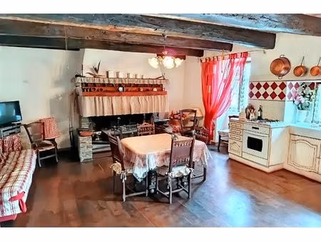 charmante maison de campagne en pierre à berlats  au coeur de la nature