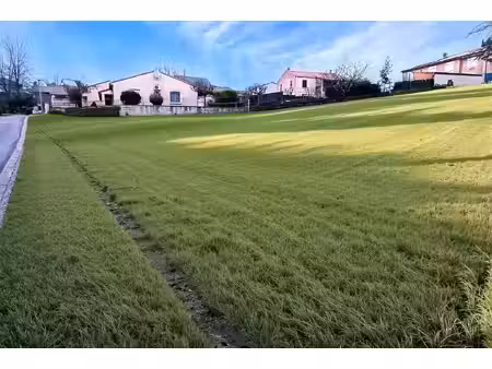 terrain constructible viabilisé de 1 017 m²