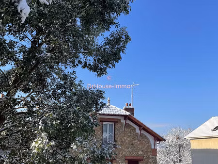 villiers sur orge au centre du village  belle maison meulière du début du 19ème siècle