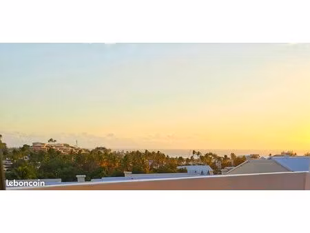 ◊ appartement en duplex – saint-gilles-les-bains  vue sur le port