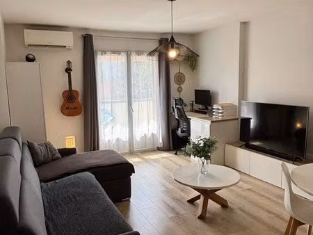 ? t3 traversant rénové avec terrasse  garage et cave