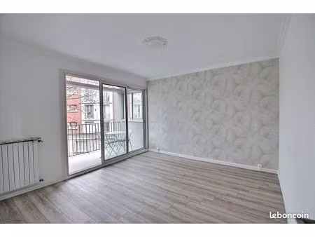 location meublée – appartement 3 pièces – balcon – cave – parking