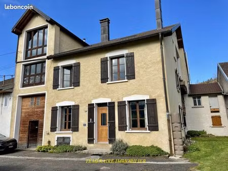 immeuble 246 m² sirod