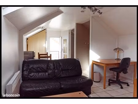 tours sud - studio meublé très calme - parking