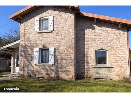 maison atypique – ancienne gare sncf – 100 m² – terrain clos 1000 m² – dinozé  à 1 km d’ép