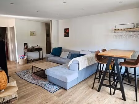 t3 75 m² rénové 2021 – balcon + parking – ascenseur – moirans-en-montagne