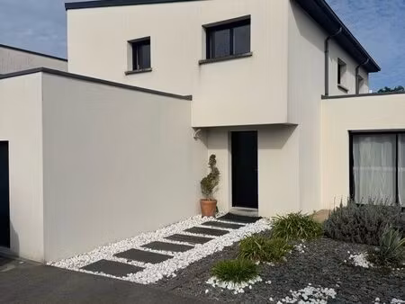 belle contemporaine avec son jardin fermé