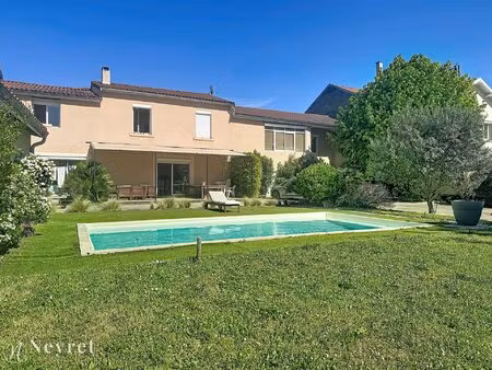 maison - 230m2 - 5 chambres - terrain de 1 315m2 avec piscine