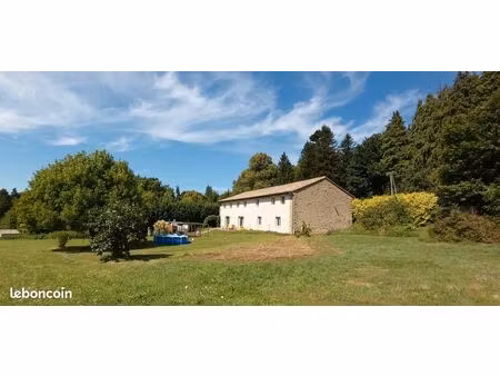 maison spacieuse avec grand terrain