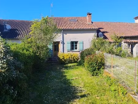 maison en pierre d'un étage mitoyenne de 90 m² – charme et authenticité au cœur de bussièr