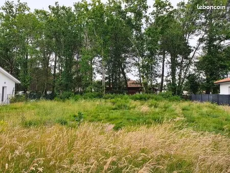 terrain 602 m² magescq