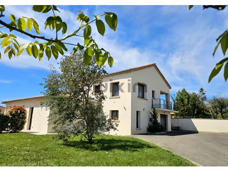 191 m2 habitables à alès une signature  plus qu'une maison