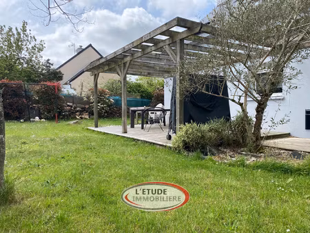 casson au coeur du bourg : maison récente de 4 chambres au c