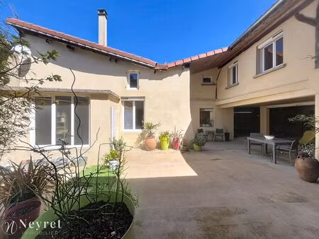 ancien corps de ferme rénové avec cachet 188 m2 solaize  à 20 mn de lyon