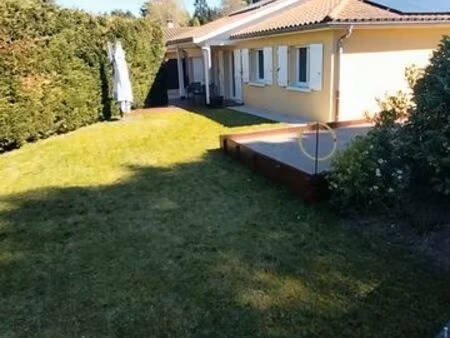 jolie villa plain-pied état irréprochable hors lotissement équipée de panneaux solaires