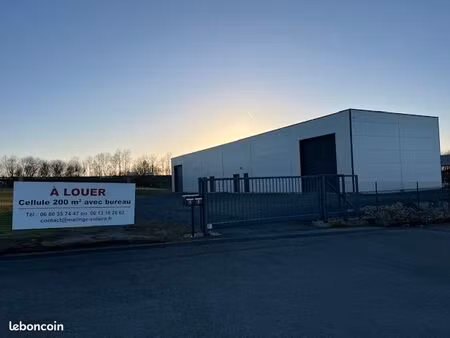 a louer local 200m2