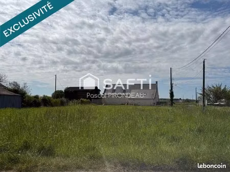 terrain 1095 m² restigne