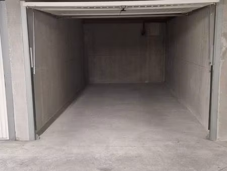garage / box à louer au mois