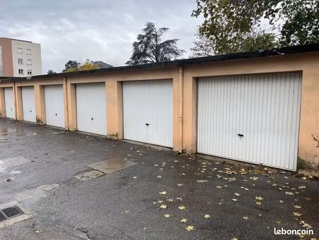 lot 4 garages