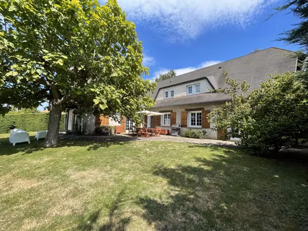 maison 280m2 avec terrain de 2000m2 et piscine .