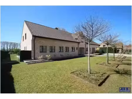 maison à vendre avec garage et 4 chambres   kain (vbe12083)