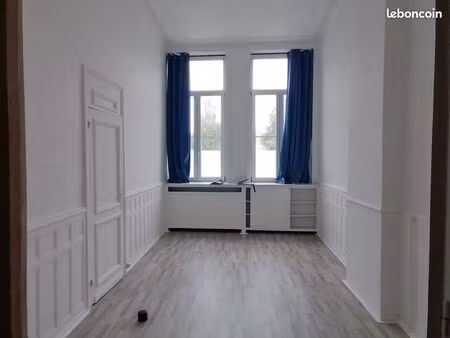 dans une maison de maître : 2 pièces à louer en rdc pour usage professionnel  par exemple 