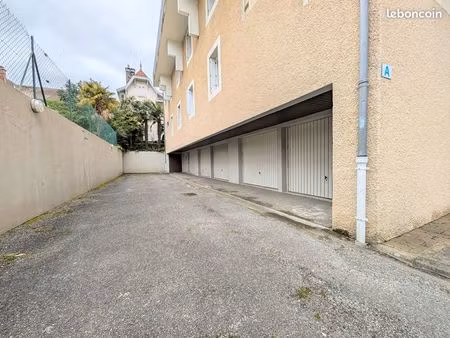 parking/box 15 m² pau