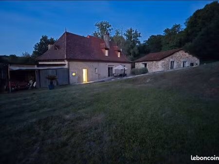 ensemble immobilier de 2 maisons en pierre sur 5500m2 de terrain sans vis a vis