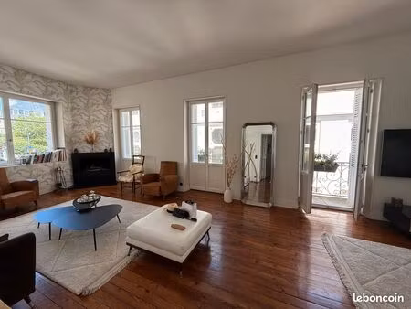 biarritz centre – 200 m² design & calme meublé – vue sur les halles de biarritz (bail mobi