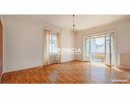 centre-ville biarritz bel appartement avec balcon et vue dominante sur la place clemenceau