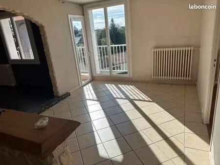 superbe t3 avec vue panoramique sur les pyrénées – dernier étage – chauffage inclus