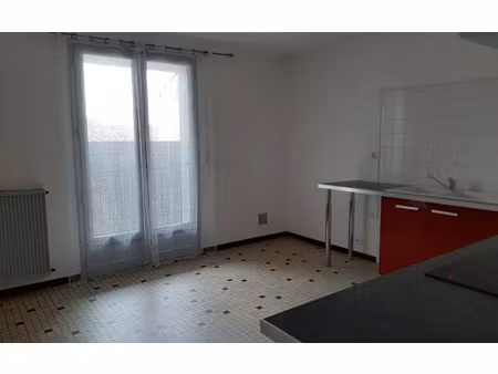location appartement  m² t-3 à grenade  870 €