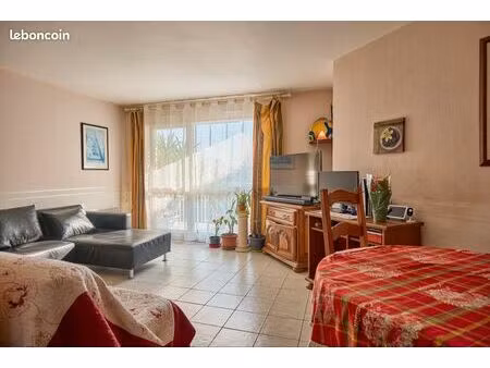 grand f4 de 83m² avec balcon + parking – pied du rer d