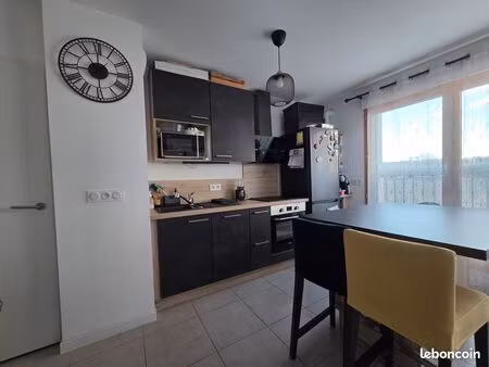 t2 récent (2020) - loggia couverte & agencement optimisé - étiquette a - st priest revaiso