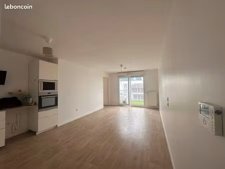 grand t2 avec place de parking et balcon