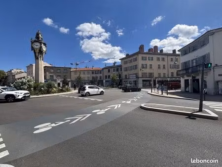 commerce habillement/textile 53 m²