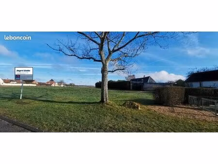 terrain 668 m² garencieres