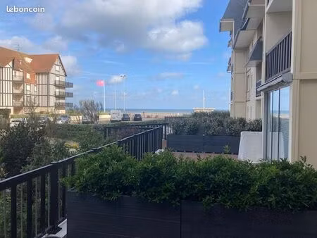 t3 avec double terrasses sur mer