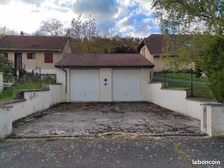 bâtiment à usage de garage double